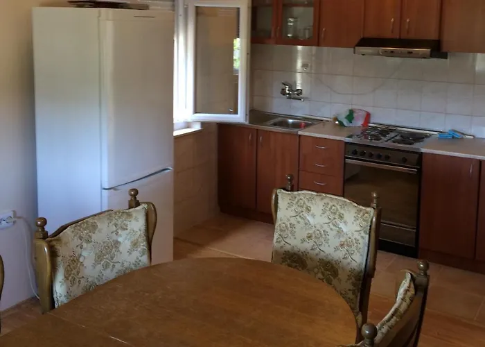 Family Friendly With A Swimming Pool - 14933