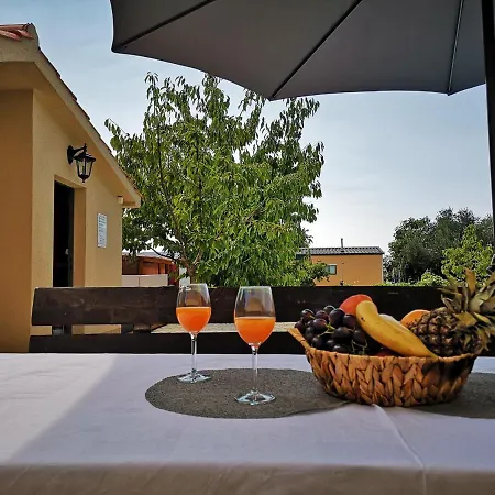 Family Friendly With A Swimming Pool - 14933