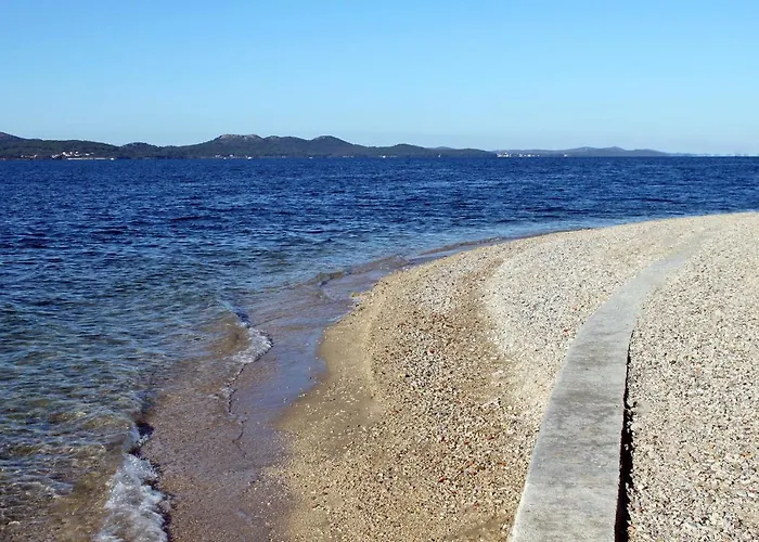 Family Friendly With A Swimming Pool - 14933 *