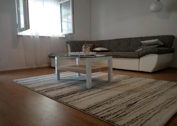 Family Friendly With A Swimming Pool - 14933 דירה