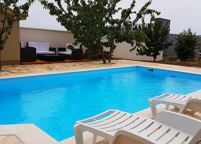 Family Friendly With A Swimming Pool - 14933 דירה זאדאר