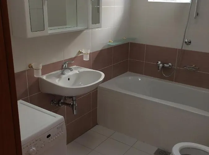 Family Friendly With A Swimming Pool - 14933 זאדאר