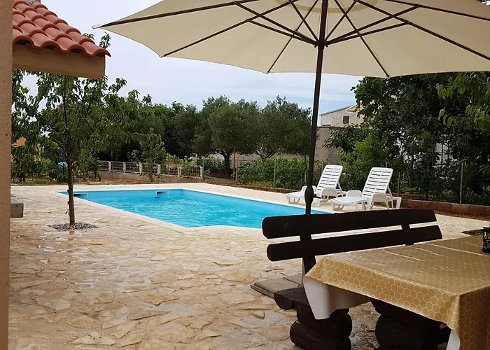 Family Friendly With A Swimming Pool - 14933 *