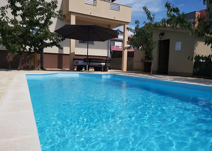 Family Friendly With A Swimming Pool - 14933 דירה
